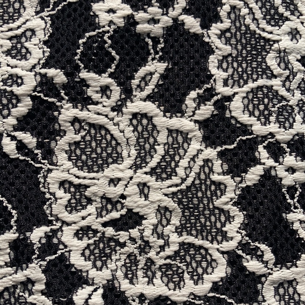 Inc sleeveless top with floral embroidered design size 2X - Picture 17 of 17